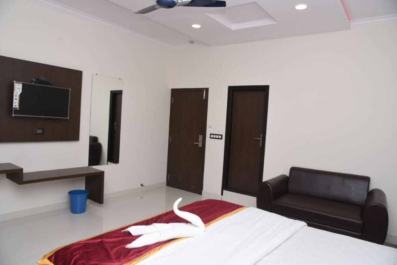 Hotel Grand Kubera Chikmagalūr 외부 사진