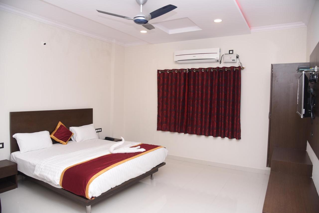 Hotel Grand Kubera Chikmagalūr 외부 사진